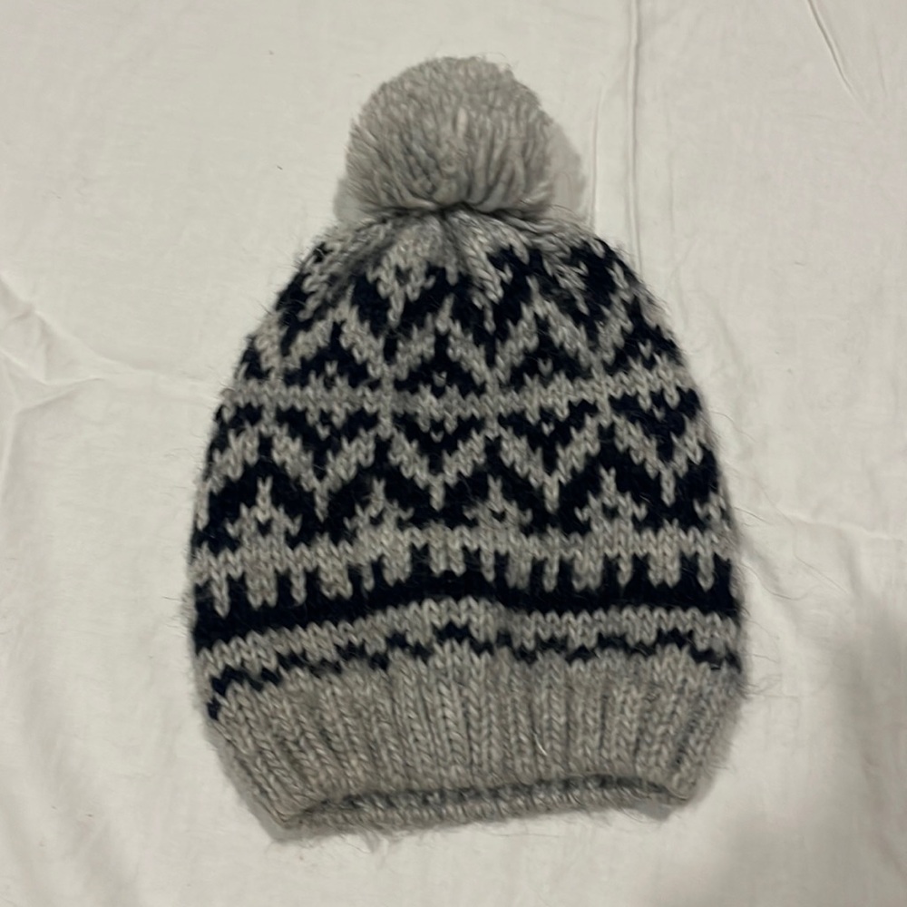 Nardi & Tagliaferri grey and navy knit hat with pompom.